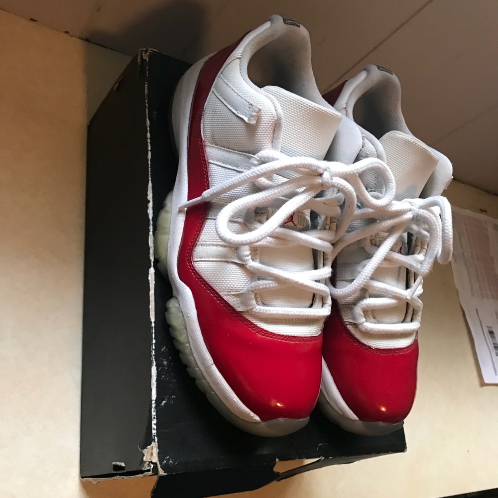 Air Jordan cherry 11 low